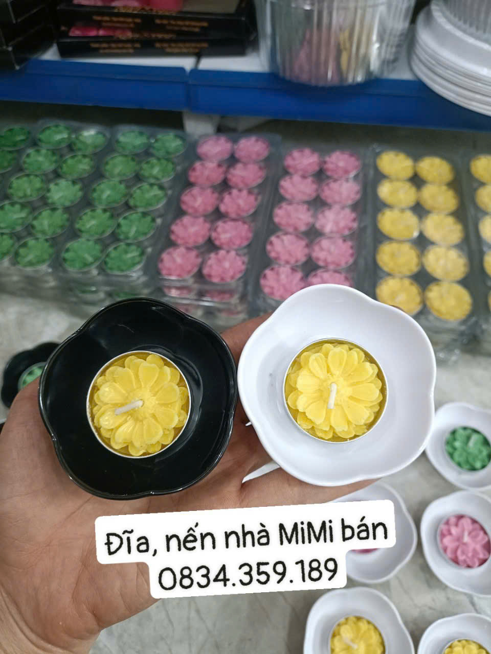Đĩa nhựa đựng nến màu trắng, đen bày mâm cúng, trang trí bàn ăn