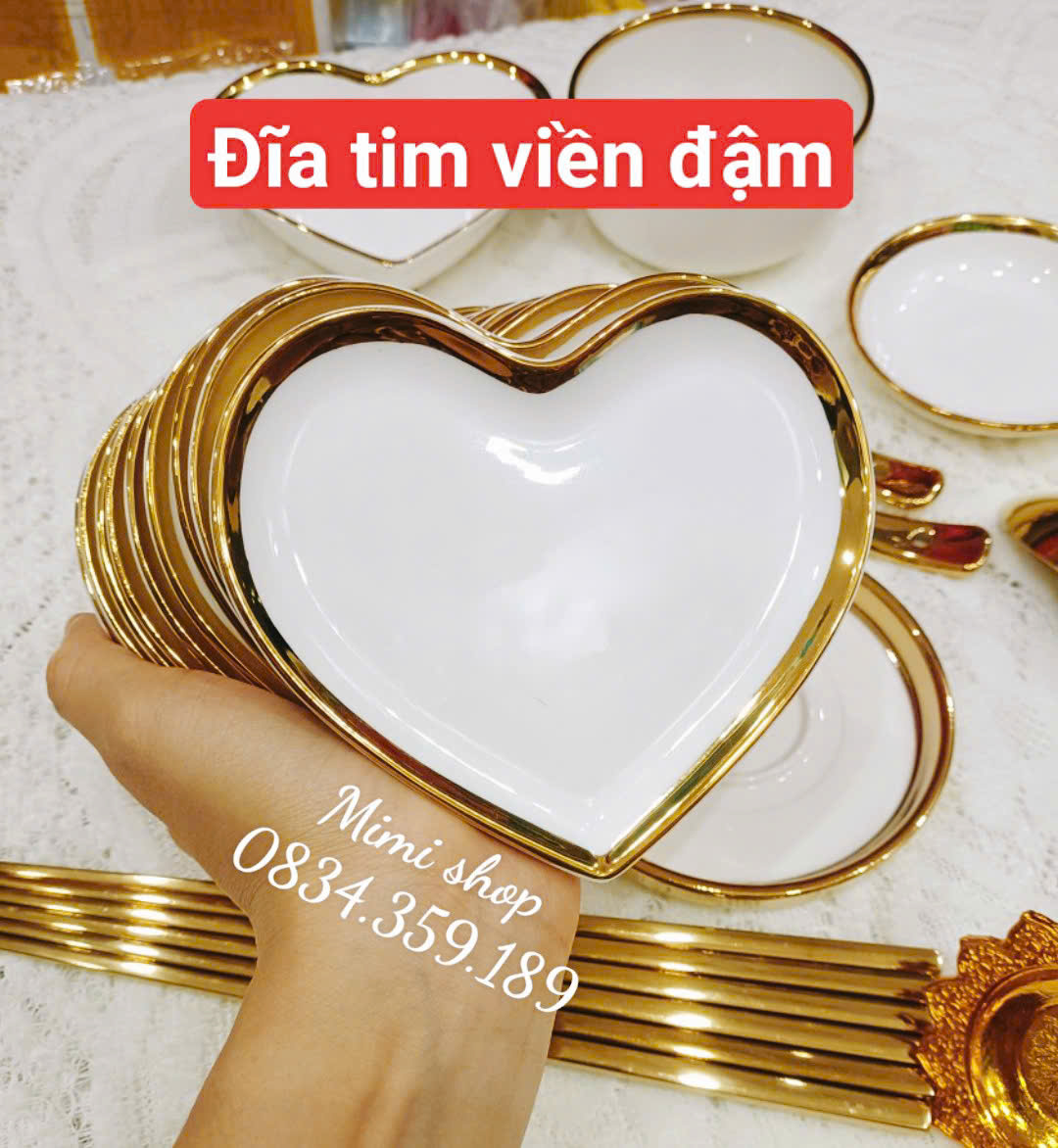 Đĩa tim sứ viền vàng đậm đựng xôi thạch bày mâm cúng, đĩa tim sứ decor bàn ăn