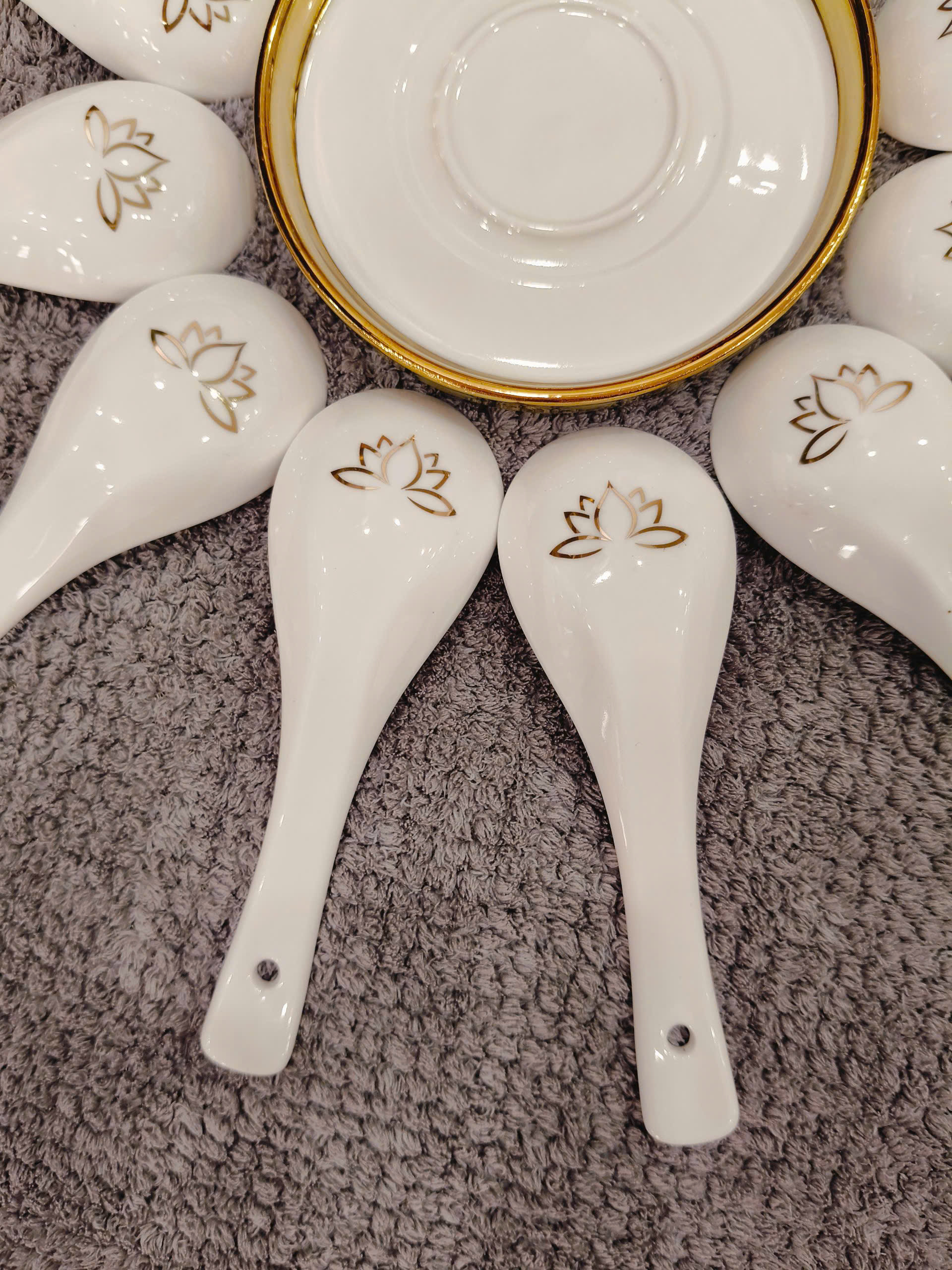Thìa sứ, muỗng sứ hoa sen decor mâm cúng, bàn tiệc, thìa khắc hoa sen, thìa hoa sen vàng