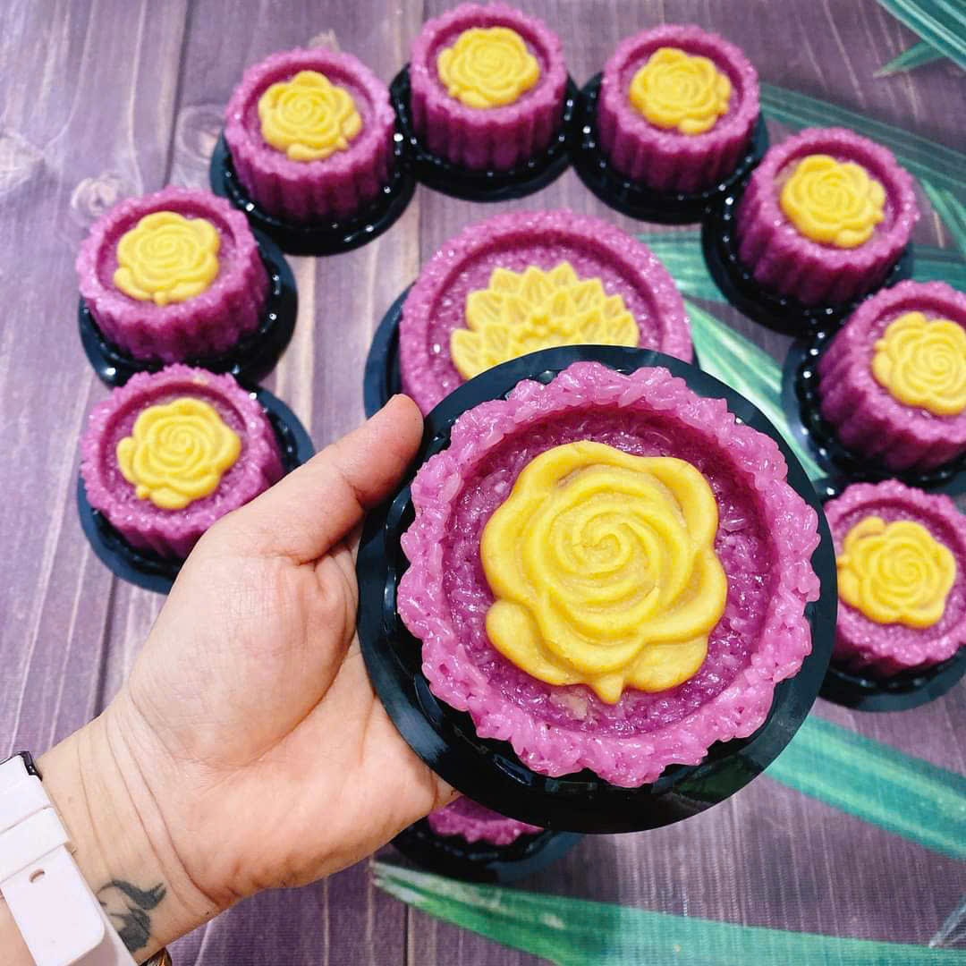 Khuôn ấn xôi tròn 9cm viền khía- Hoa hồng