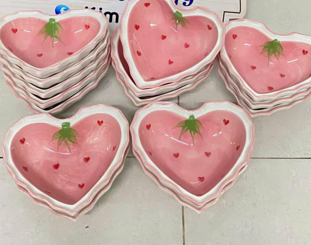 Bát tim quả dâu- chén tim sứ hình quả dâu đựng chè trôi bày mâm cúng, decor bàn ăn