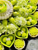 Bát tim sứ màu xanh lá đựng chè trôi bày mâm cúng, chén tim sứ decor bàn ăn